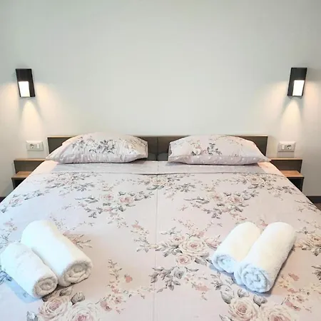 Villa Galant With Pool & Sauna Maru Ini