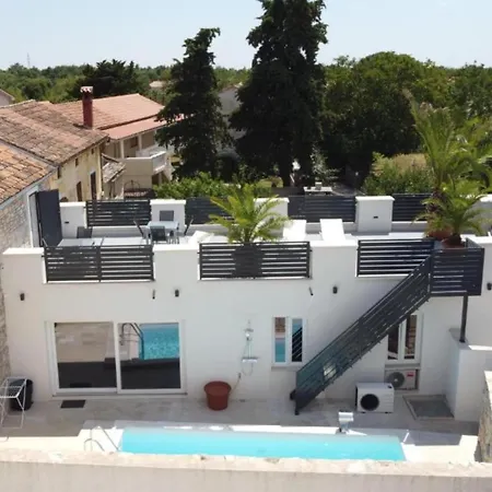 Villa Galant With Pool & Sauna Maru Ini *