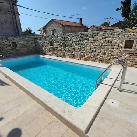 Galant With Pool & Sauna Maru Ini Maruzini